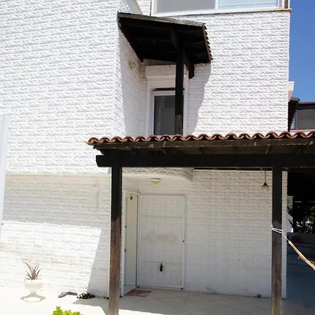 Prázdninový dům House With Private Beach And Terrace In Milas